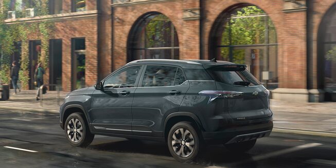 Chevrolet Groove 2023 con antena acabado "aleta de tiburón" y lámparas traseras con luz indicadora de reversa